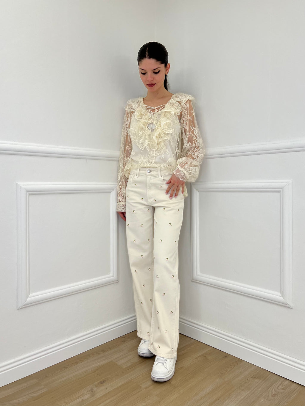 Twin Set Blusa in Pizzo Con Jabot e Sottoveste 7099 Ecru