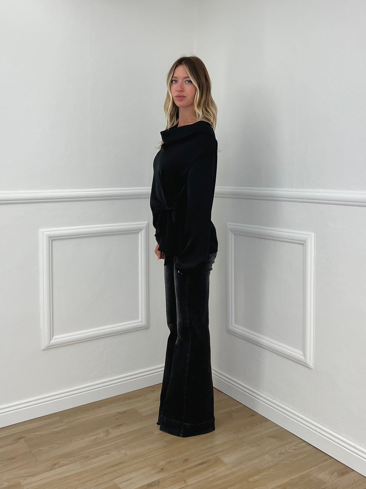 Blusa Satinata con Nodo e Drappeggio 20072 Nero