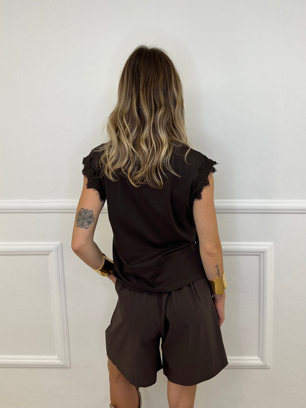 Maglia Con Pizzo e Nodo 8388 Marrone