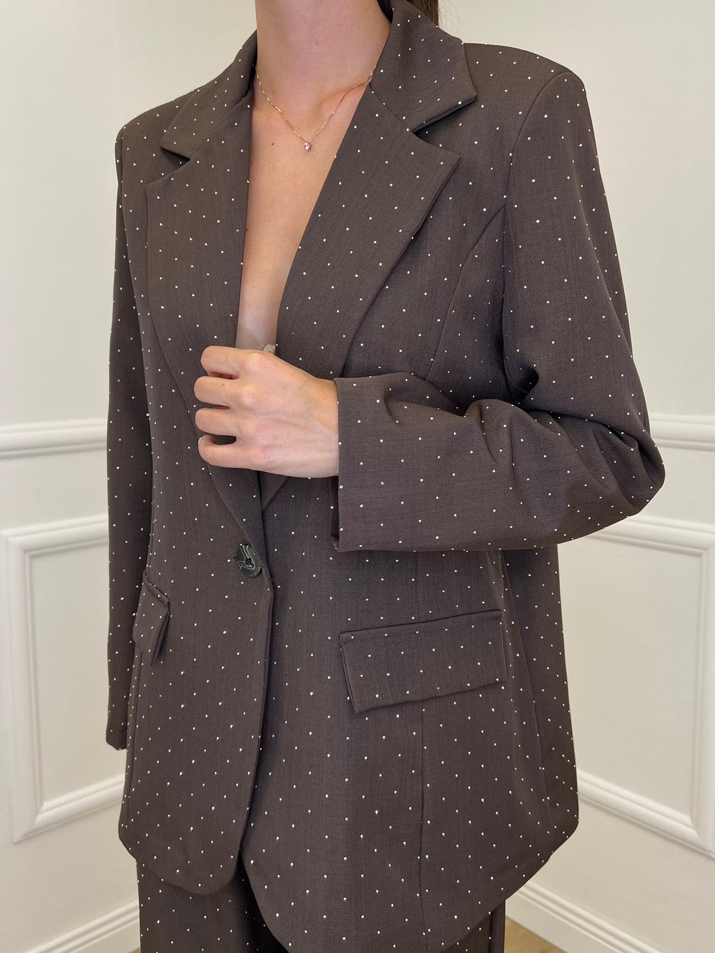 Tailleur Micro Borchie L5181 Caffè - Bazar Abbigliamento