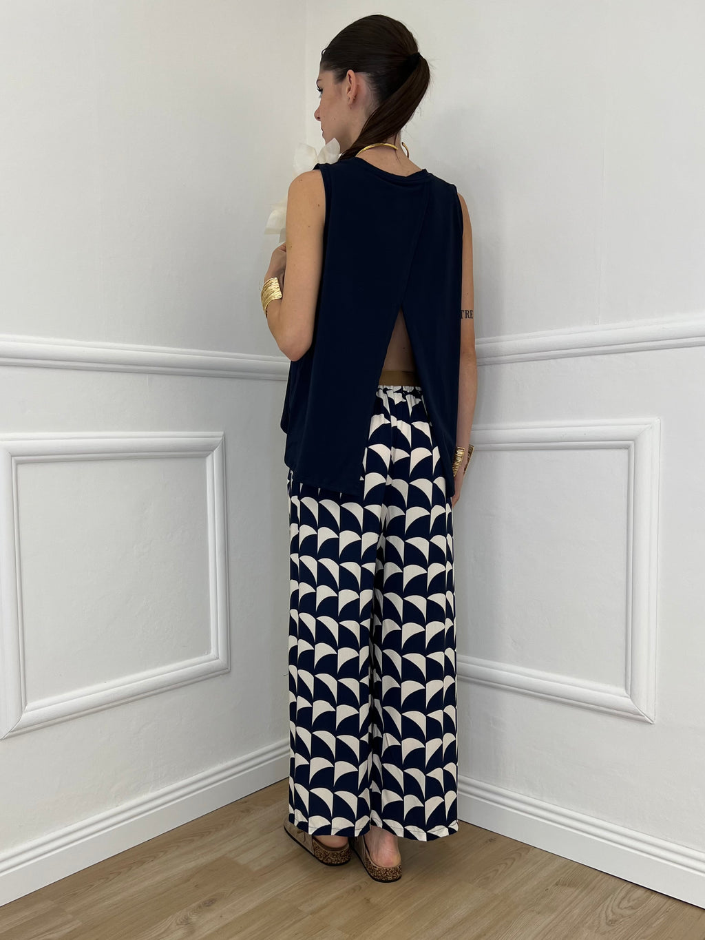 Maglia Smanicata Spilla Fiore 9688 Blu