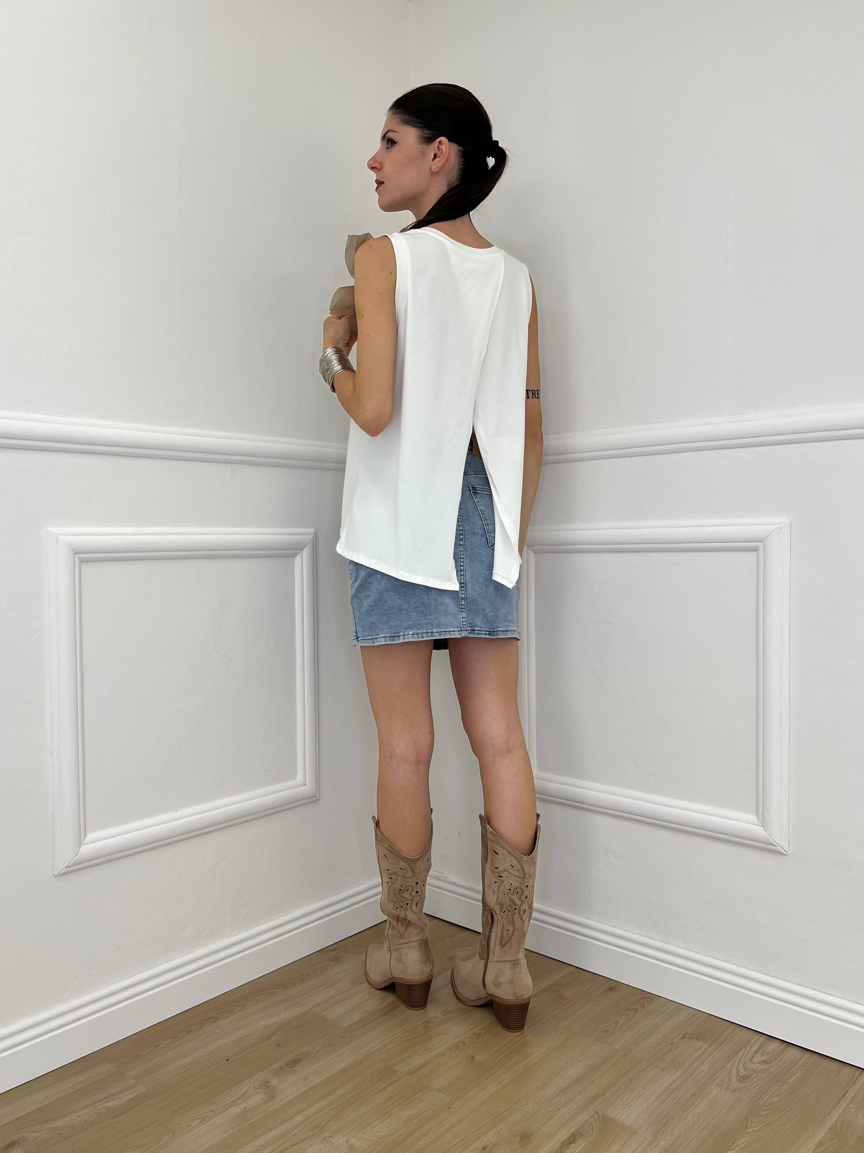 Maglia Smanicata Spilla Fiore 9688 Bianco