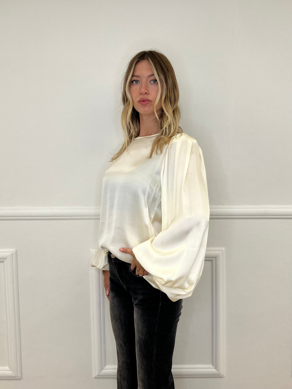 Blusa In Raso Lumina LD6110 Crema