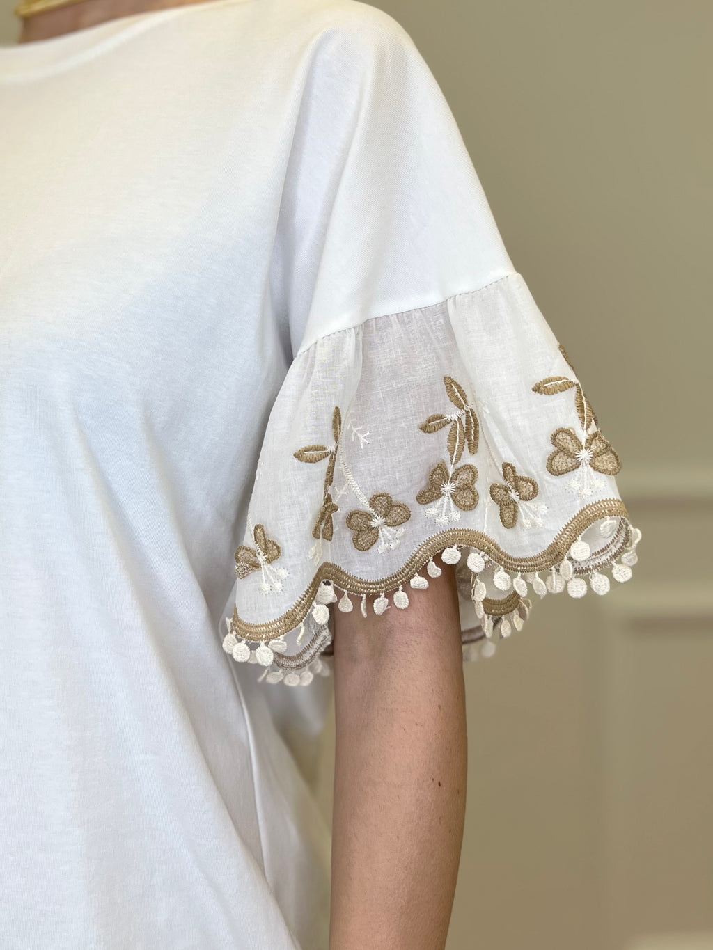 T-shirt Maniche Ricamate Farfalle 8229 Bianco