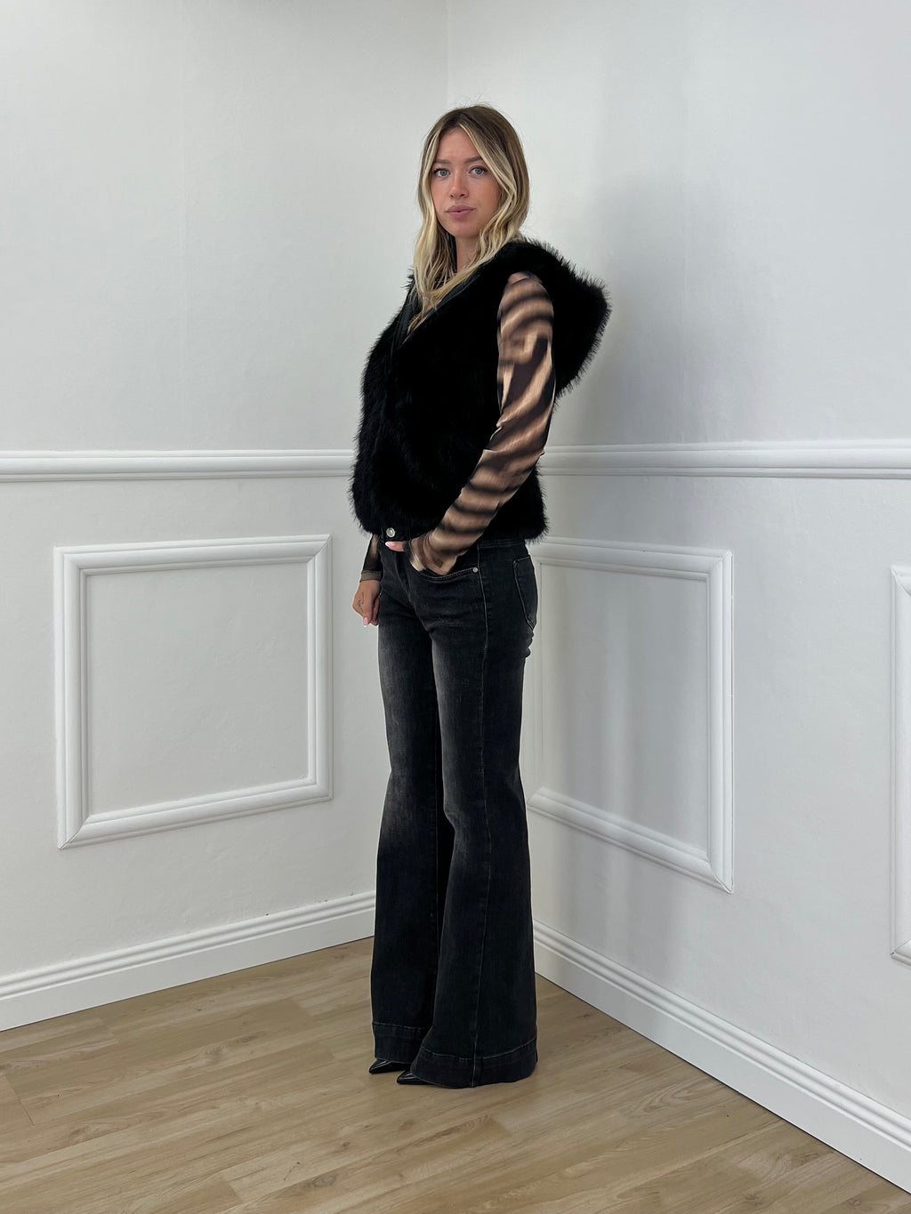 Pelliccia Smanicata Zip e Cappuccio 26003 Nero