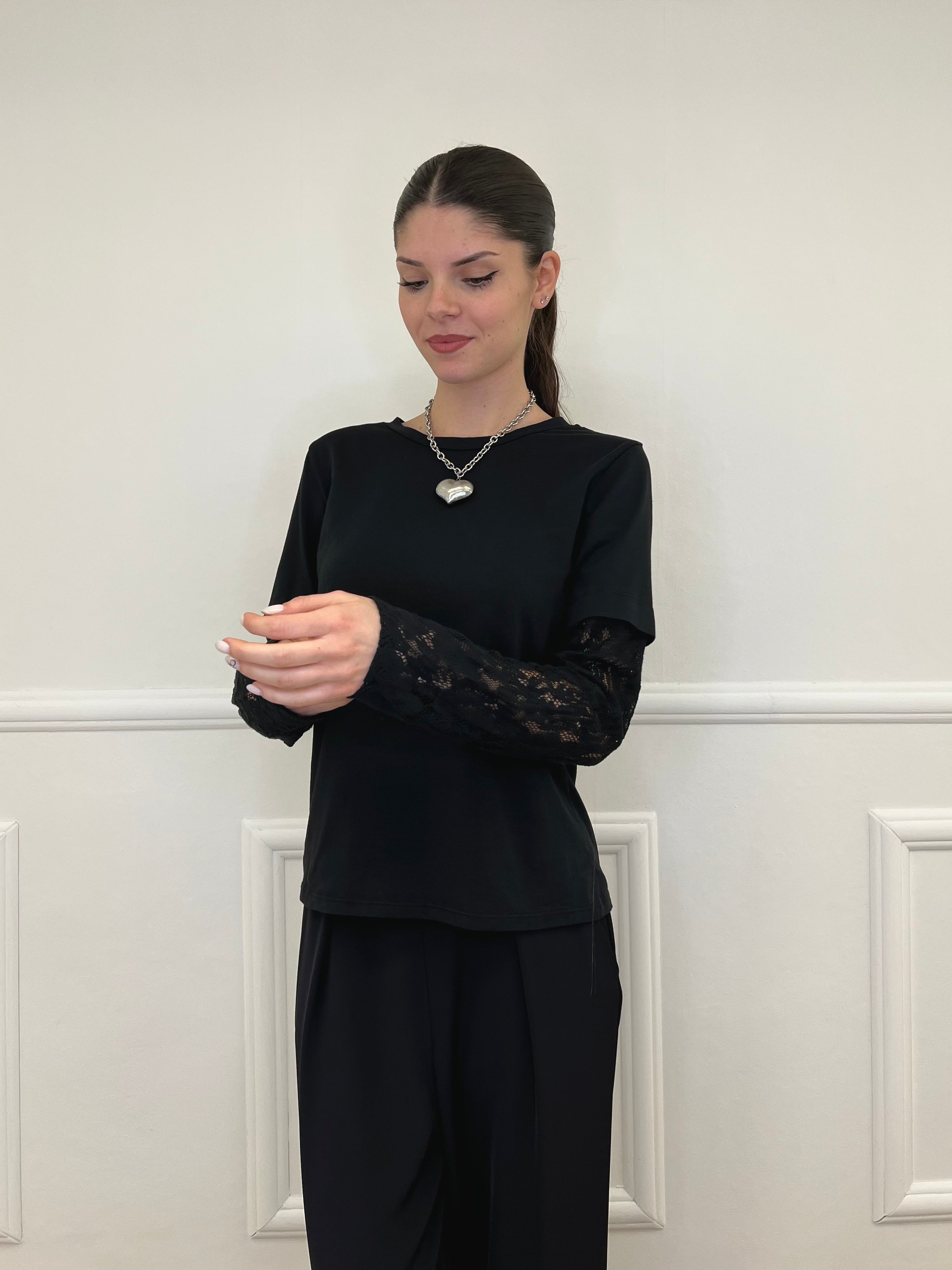 T-Shirt Con Maniche In Pizzo T10575 Nero