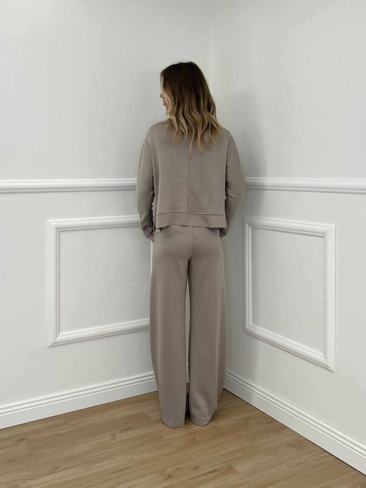 Tuta Oversize Girocollo D27629 Taupe