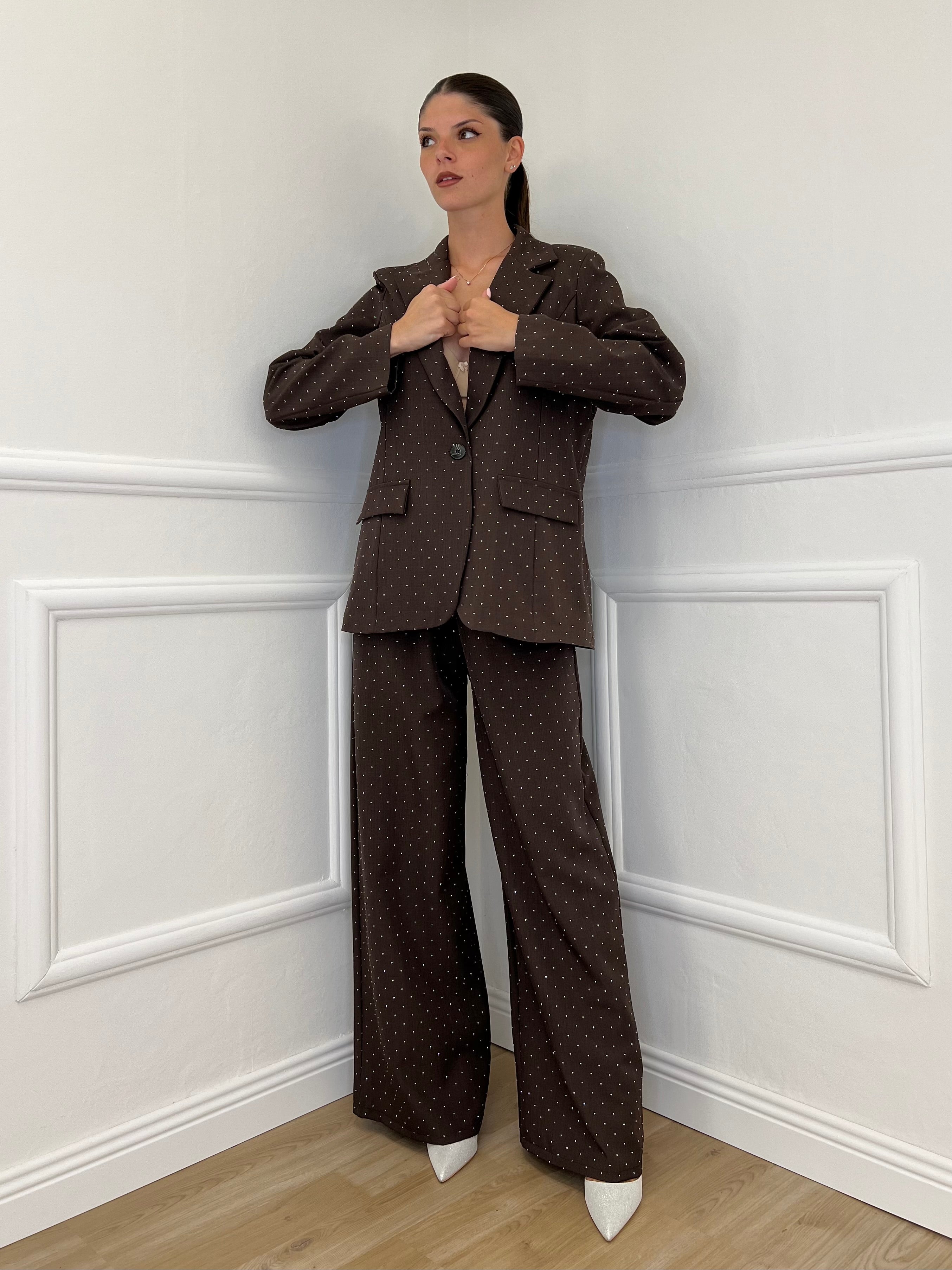 Tailleur Micro Borchie L5181 Caffè - Bazar Abbigliamento