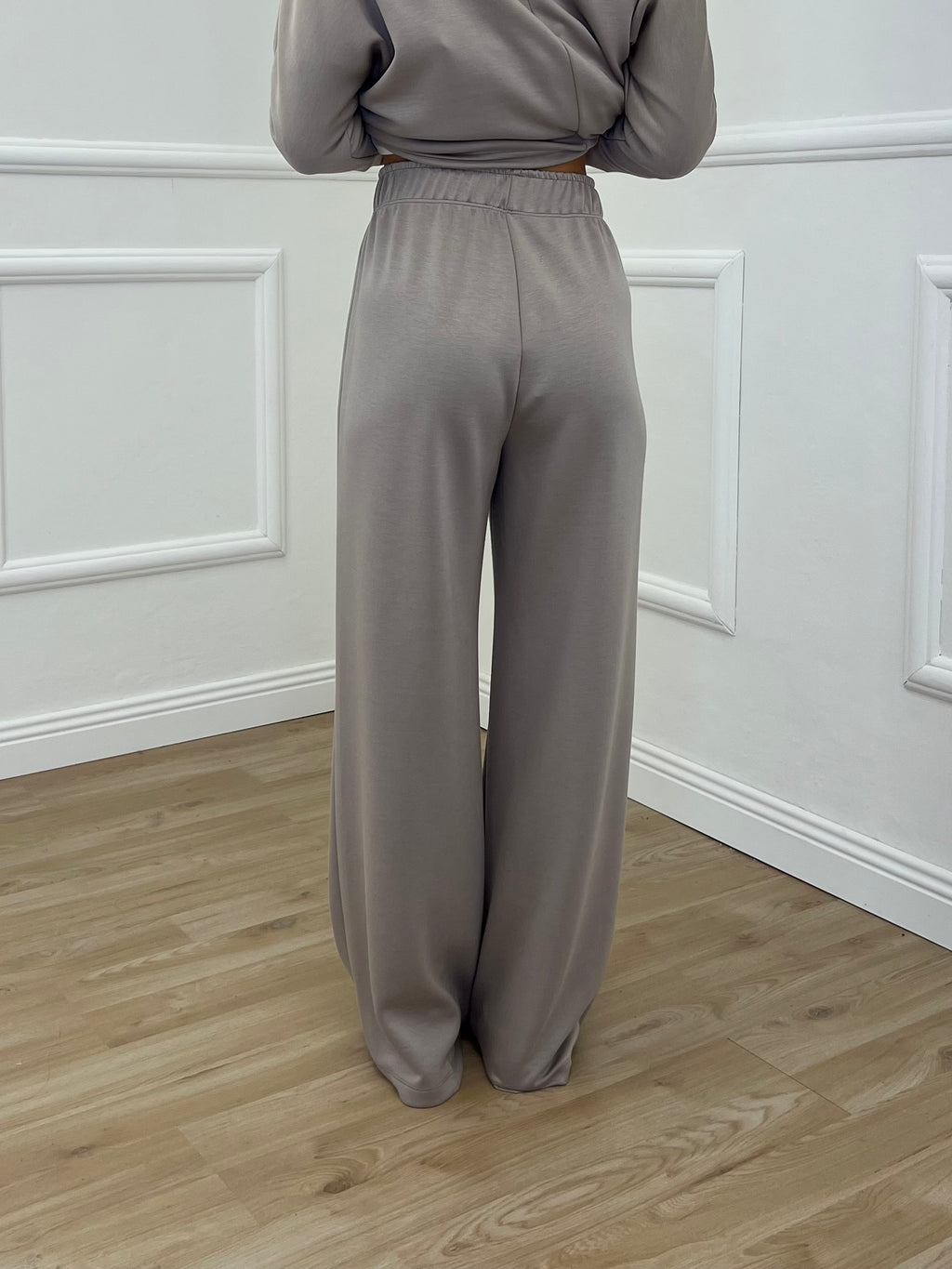 Tuta Oversize Girocollo D27629 Taupe