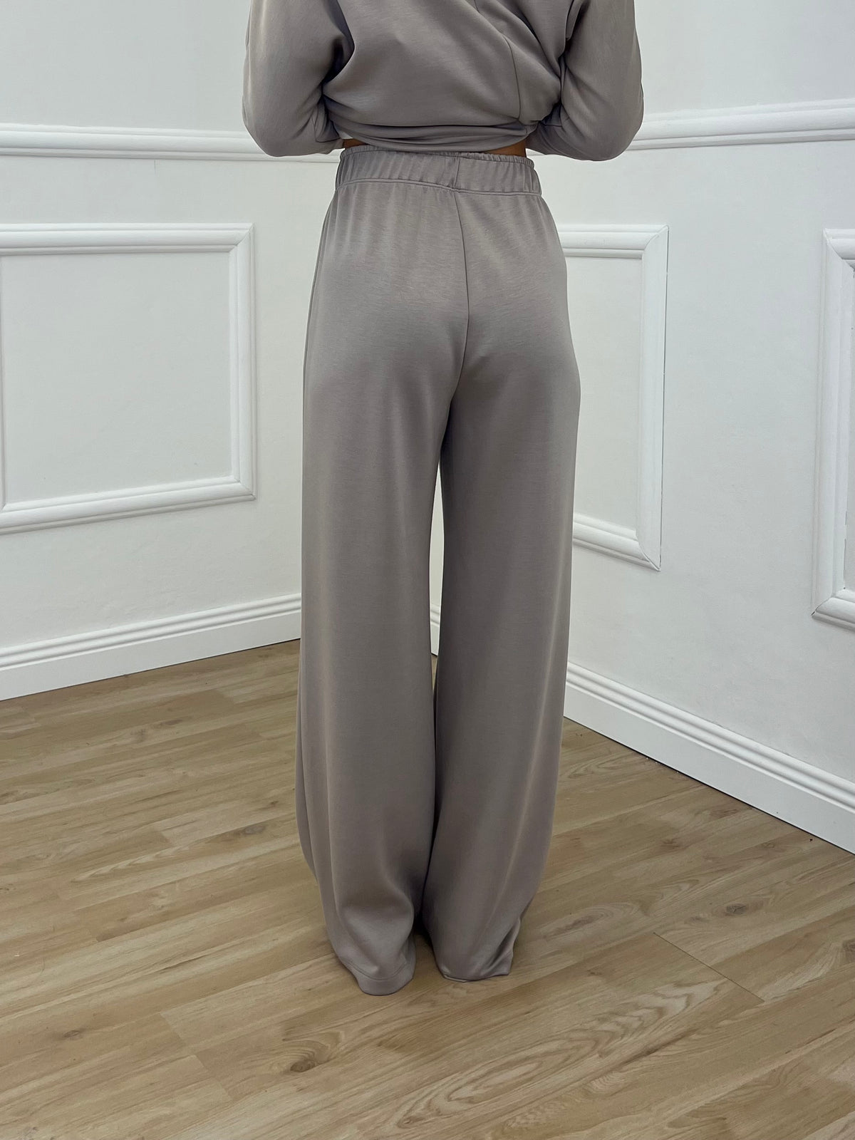 Tuta Oversize Girocollo D27629 Taupe