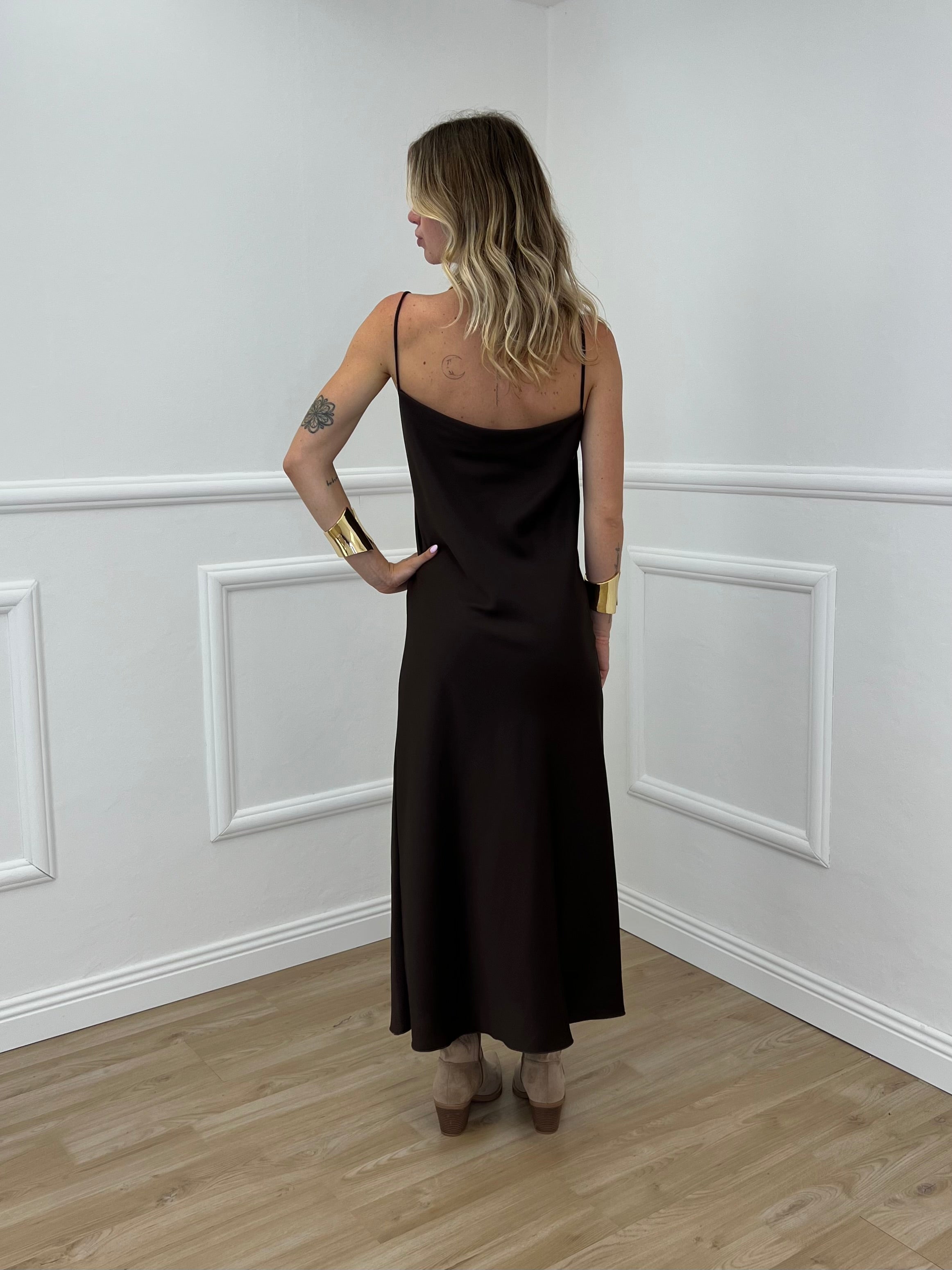 Vestito Satinato Con Scollo Morbido 1502 Marrone