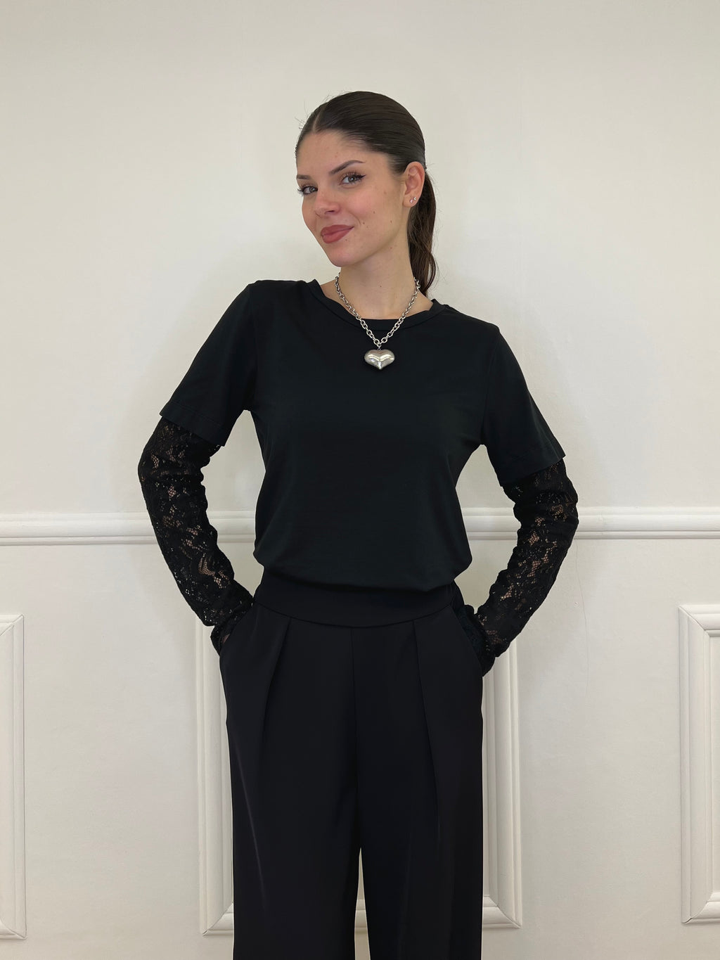 T-Shirt Con Maniche In Pizzo T10575 Nero