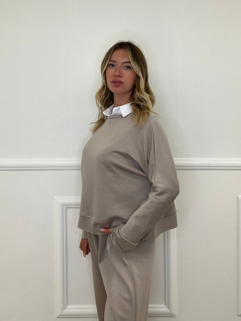 Tuta Oversize Girocollo D27629 Taupe