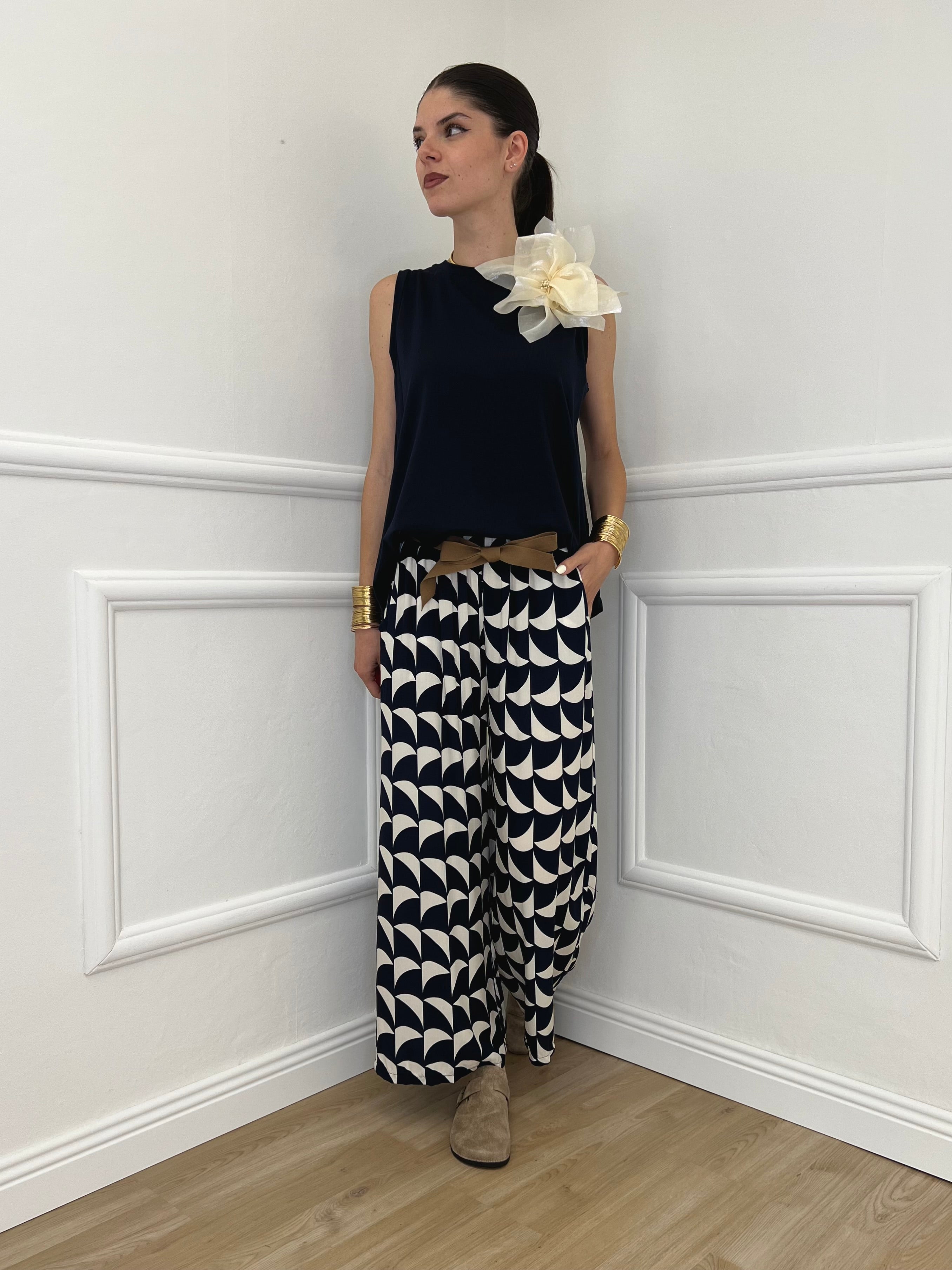 Maglia Smanicata Spilla Fiore 9688 Blu
