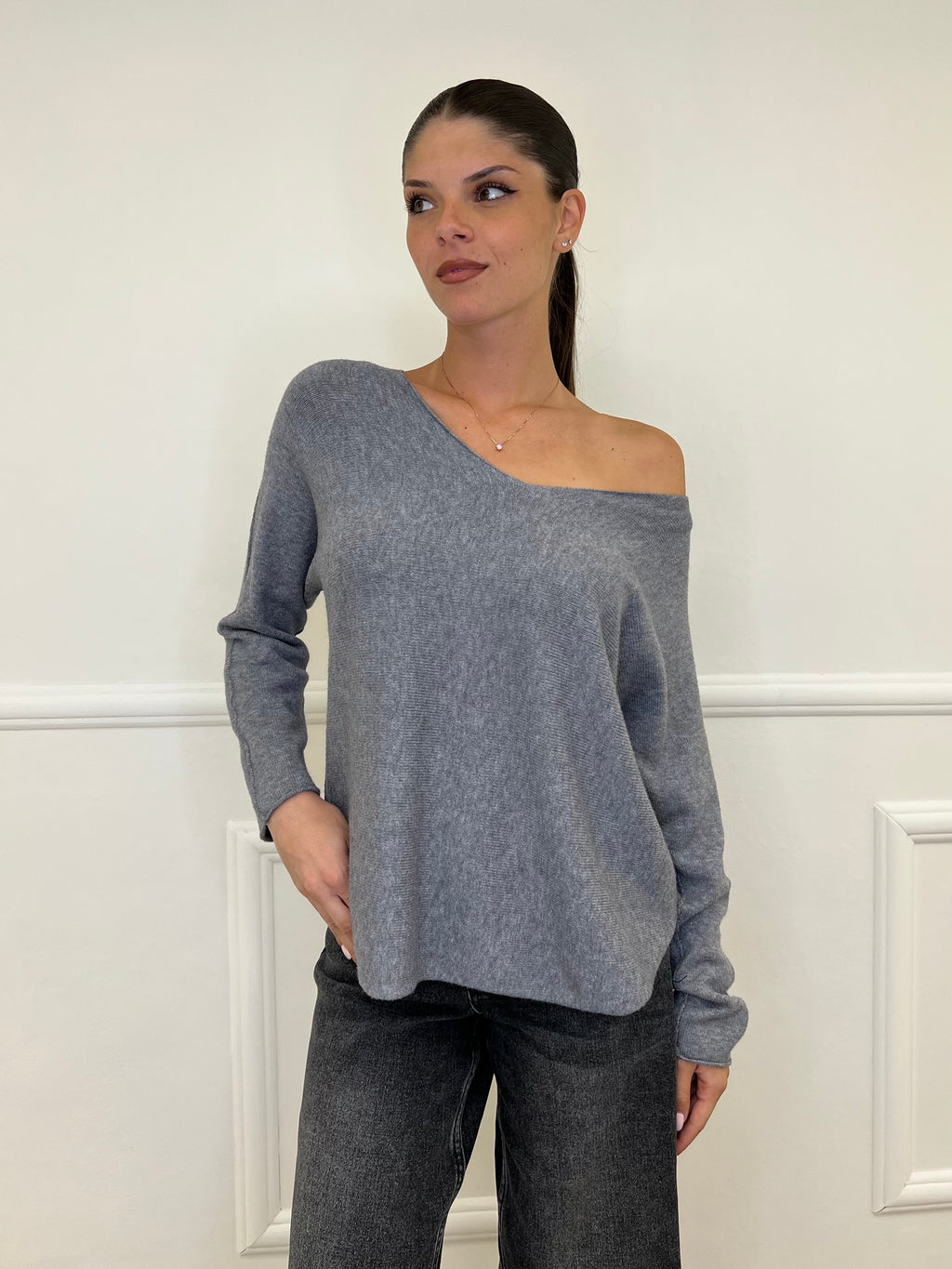 Basic V-Neck Sweater 22325