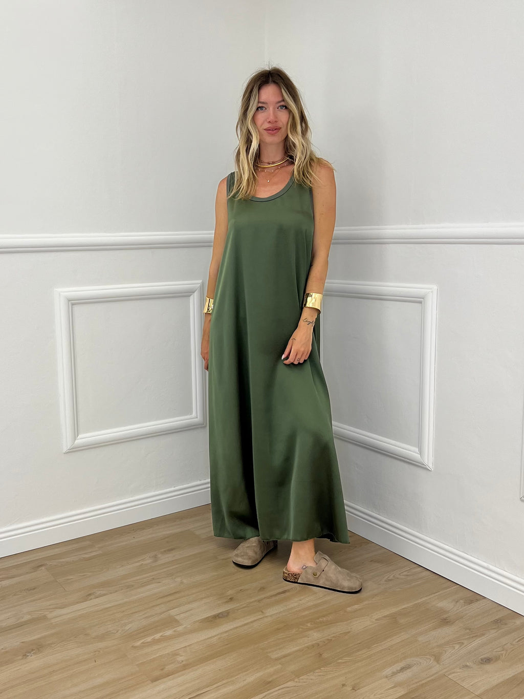 Abito Smanicato in Satin 23233 Verde