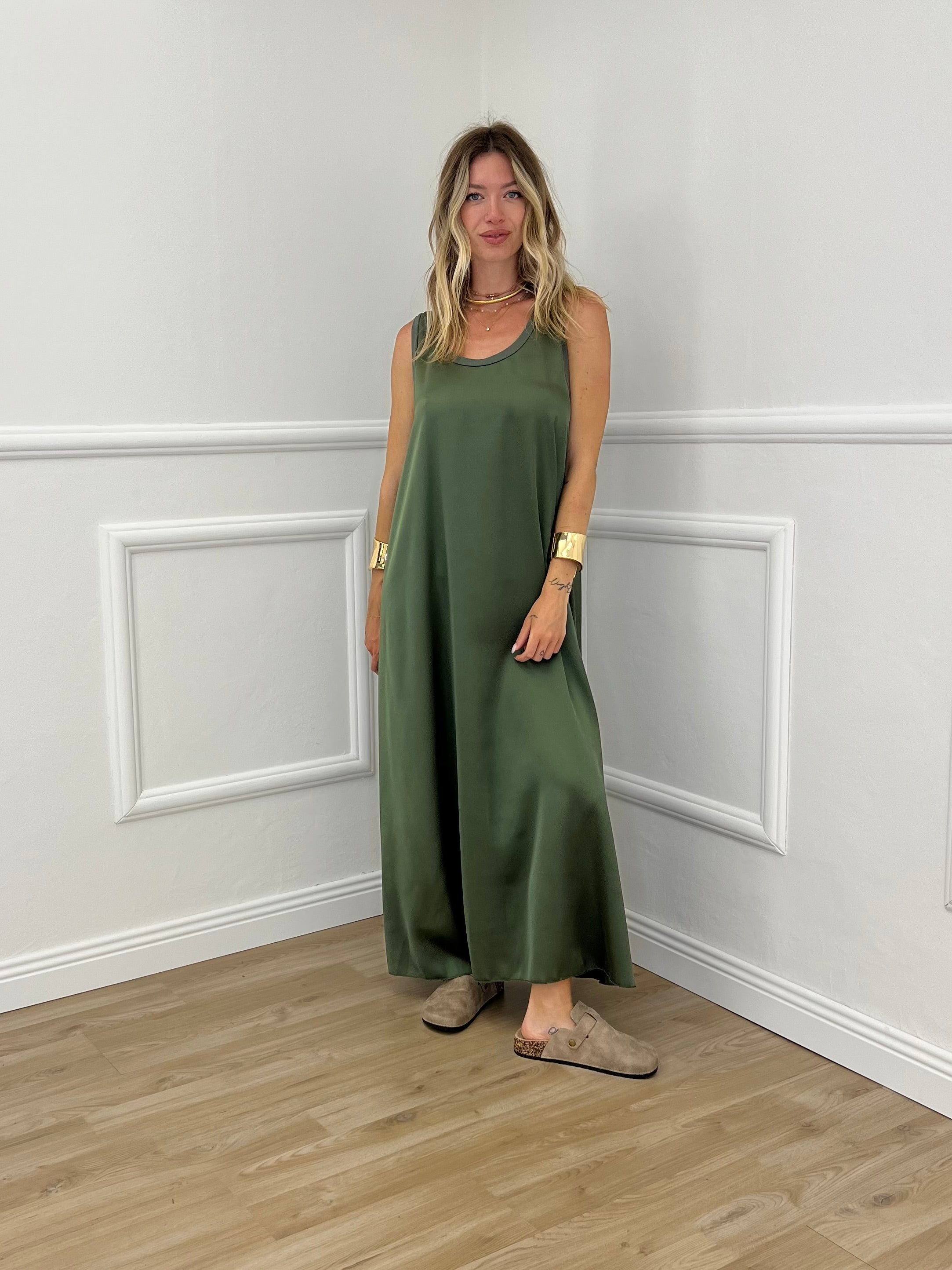 Abito Smanicato in Satin 23233 Verde