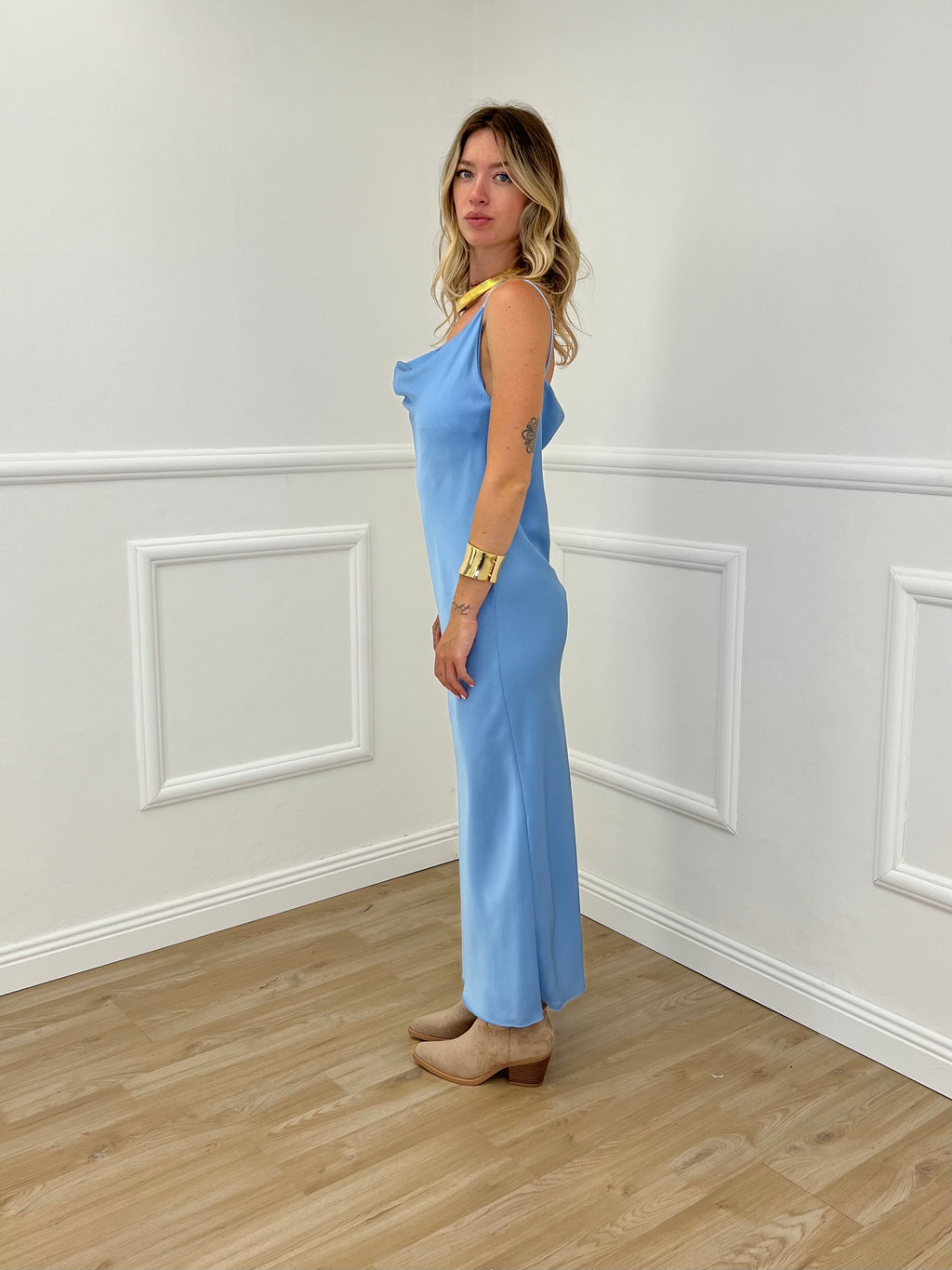 Vestito Satinato Con Scollo Morbido 1502 Azzurro