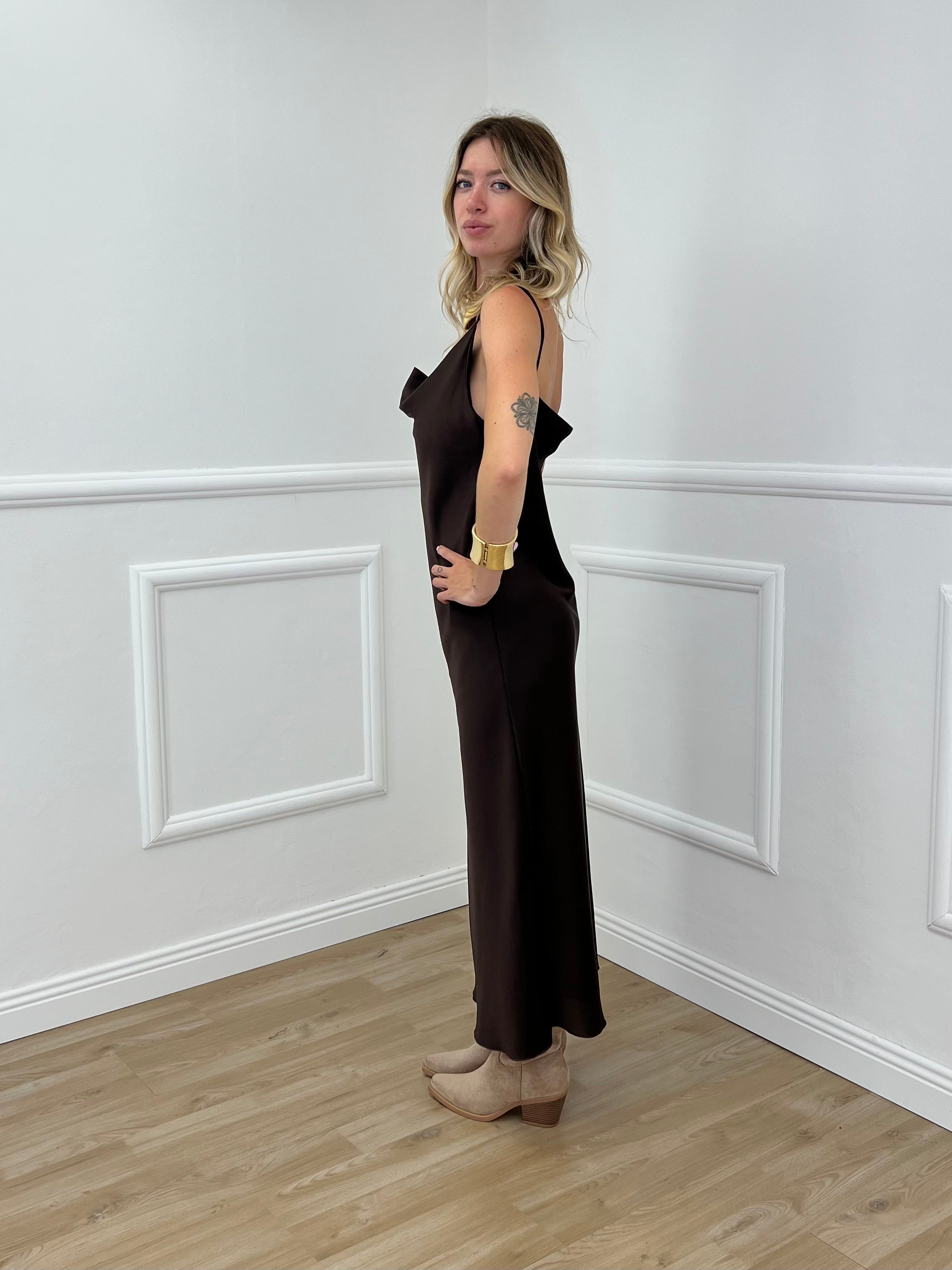 Vestito Satinato Con Scollo Morbido 1502 Marrone