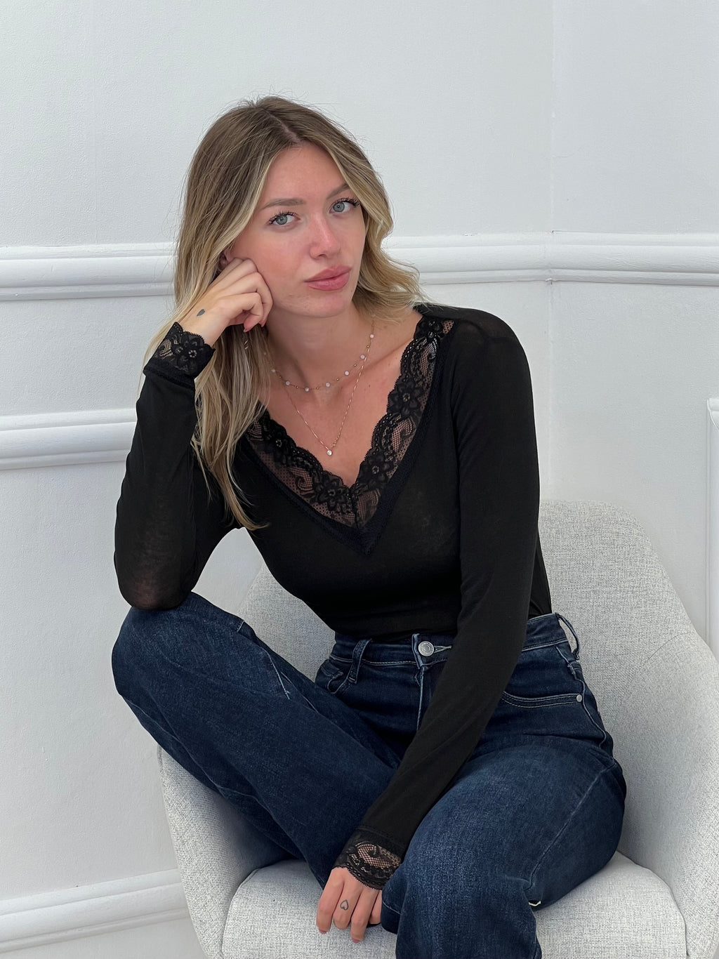 Maglia Scollo a V Ultralight con Cashmere e Pizzo