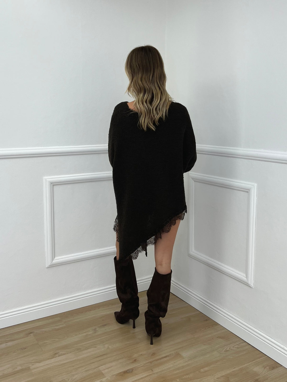 Maglia Lana Asimmetrica con Pizzo 25743 Moro