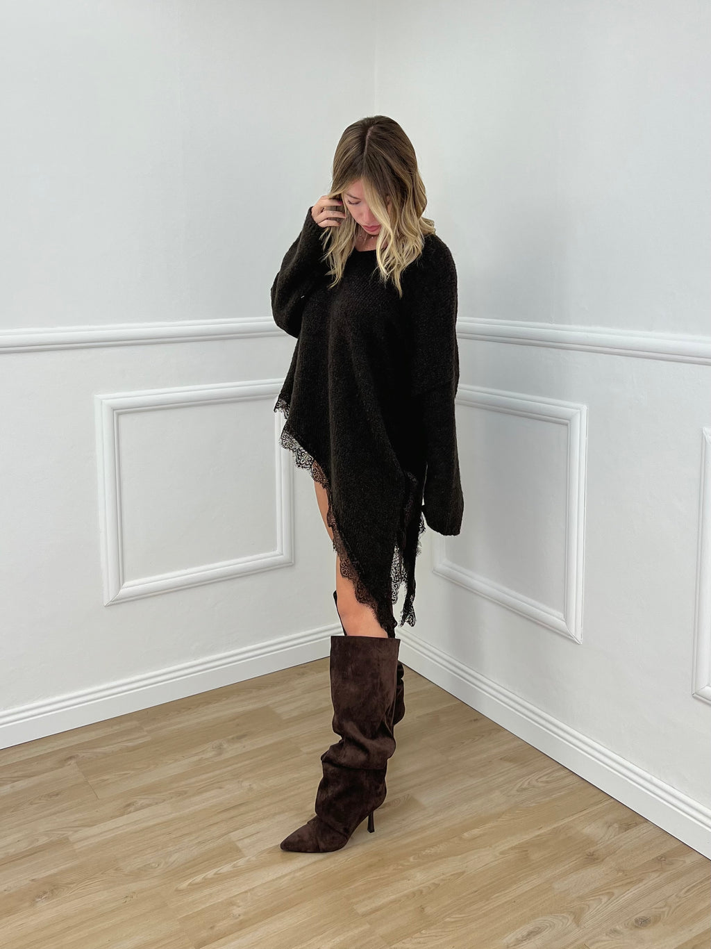 Maglia Lana Asimmetrica con Pizzo 25743 Moro