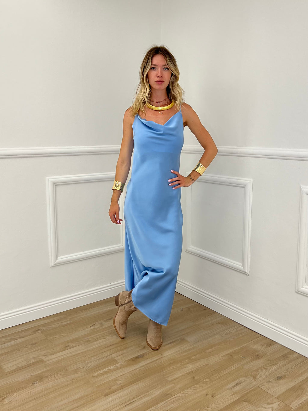 Vestito Satinato Con Scollo Morbido 1502 Azzurro