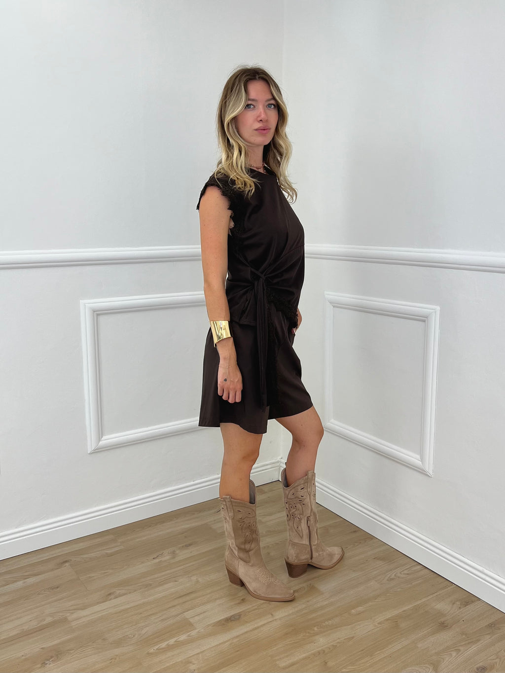 Maglia Con Pizzo e Nodo 8388 Marrone