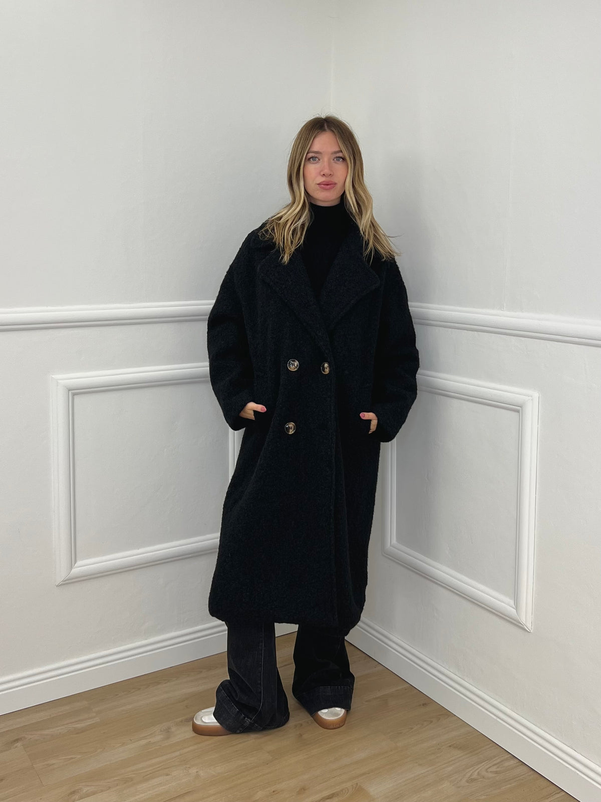 Cappotto Doppiopetto Bouclè 6822 Nero