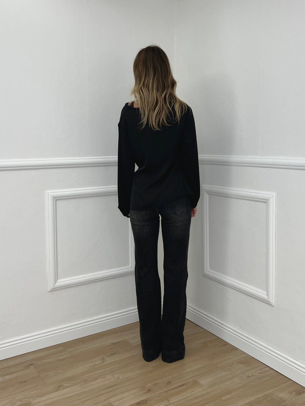 Blusa Satinata con Nodo e Drappeggio 20072 Nero