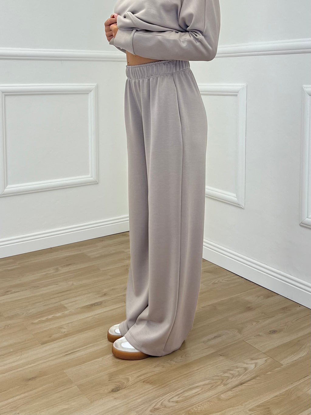 Tuta Oversize Girocollo D27629 Taupe
