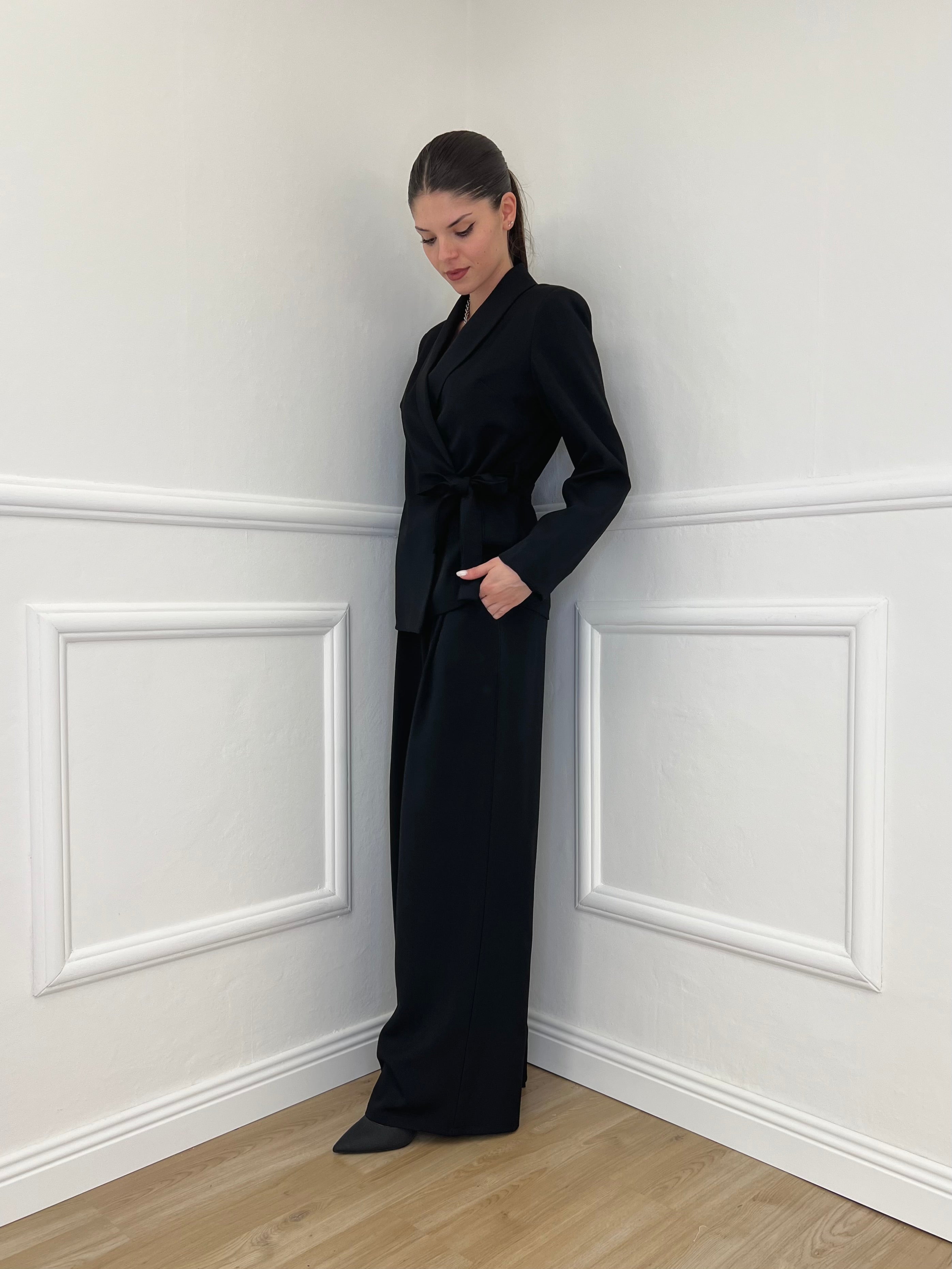 Tailleur con Fiocco 570851 Nero