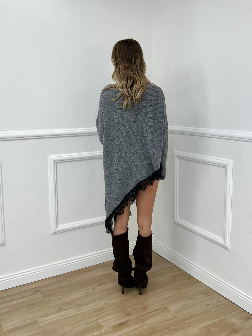 Maglia Lana Asimmetrica con Pizzo 25743 Grigio