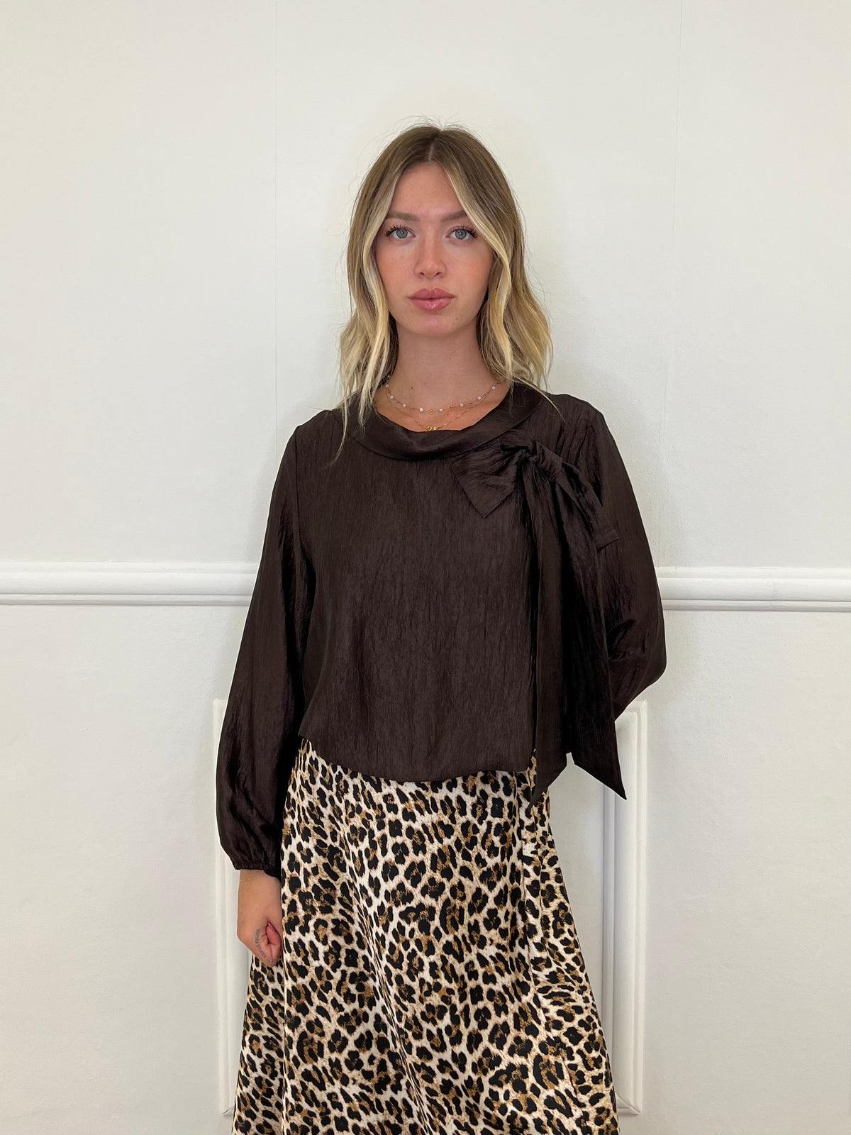 Blusa Chiffon Fiocco e Colletto 8526 Marrone