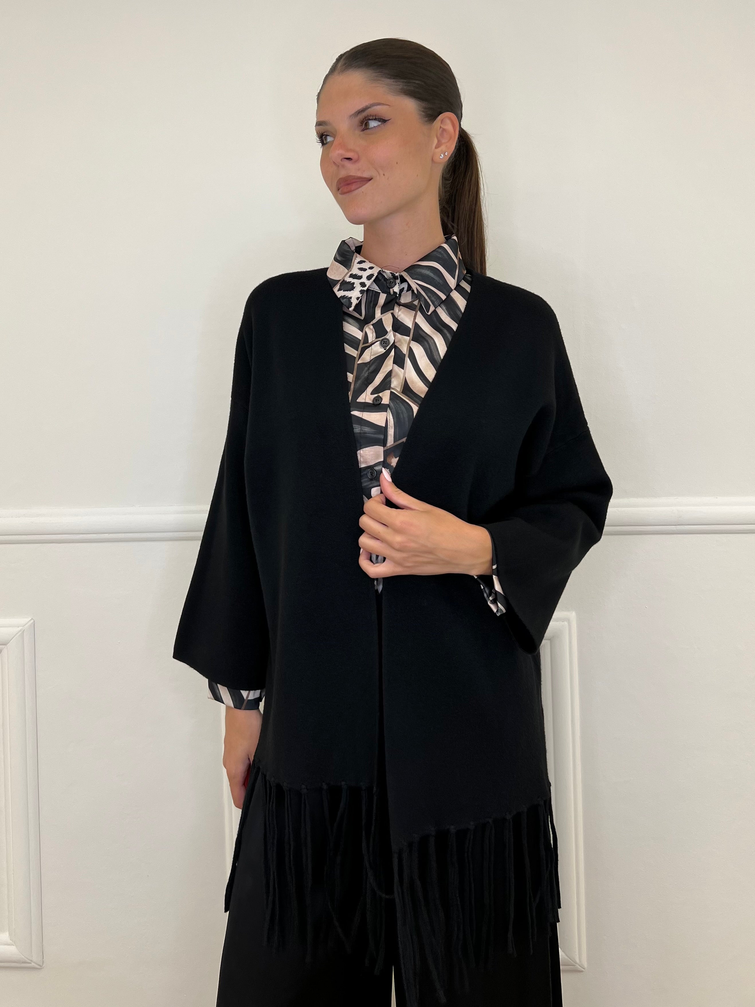 Cardigan Frange DL7296 Nero - Bazar Abbigliamento