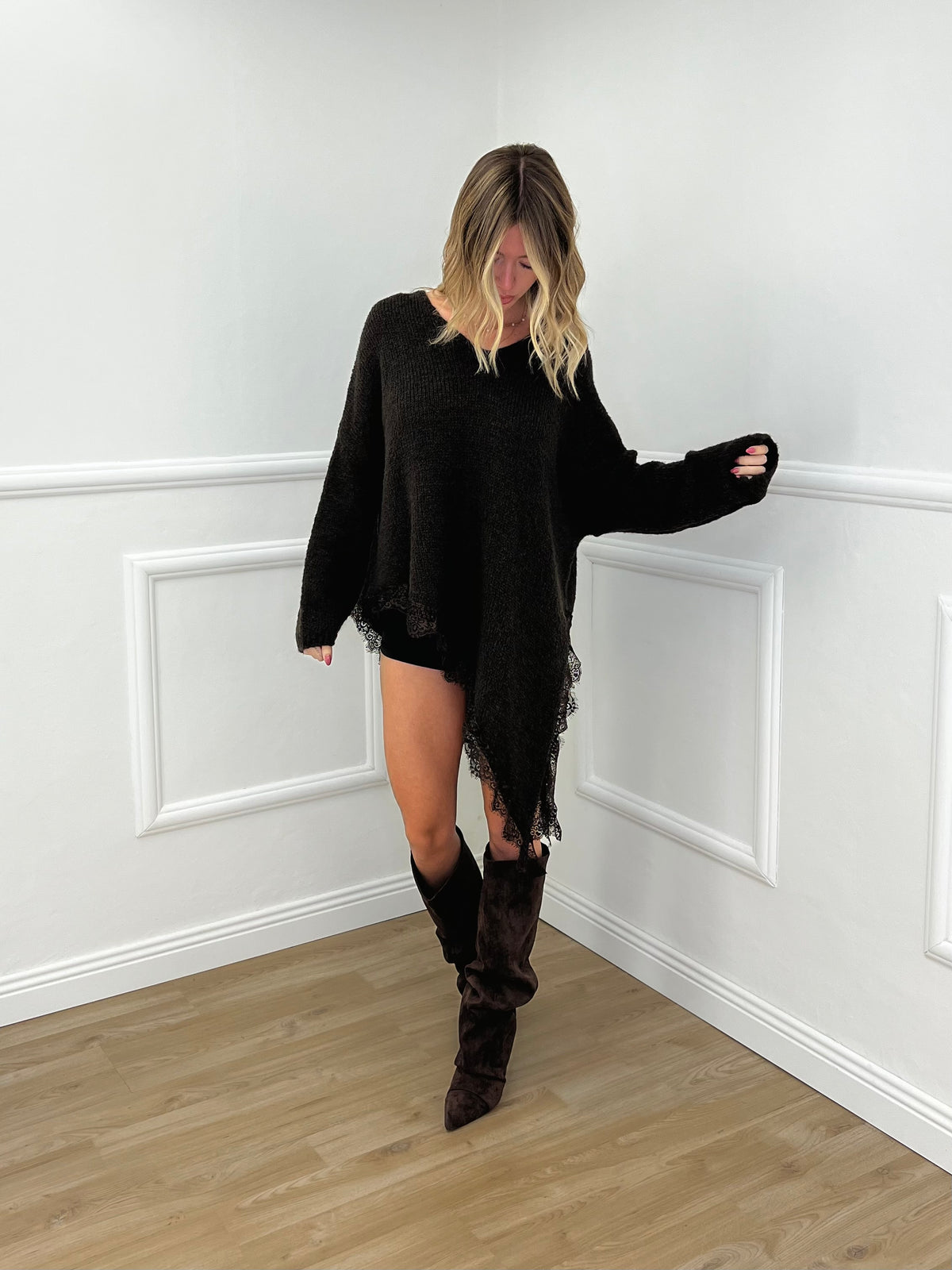 Maglia Lana Asimmetrica con Pizzo 25743 Moro