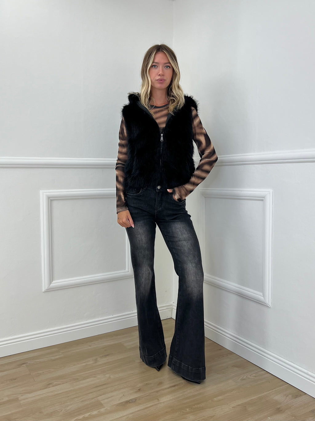 Pelliccia Smanicata Zip e Cappuccio 26003 Nero