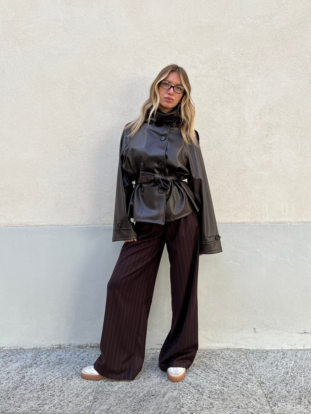 Trench Corto In Ecopelle 2610 Marrone
