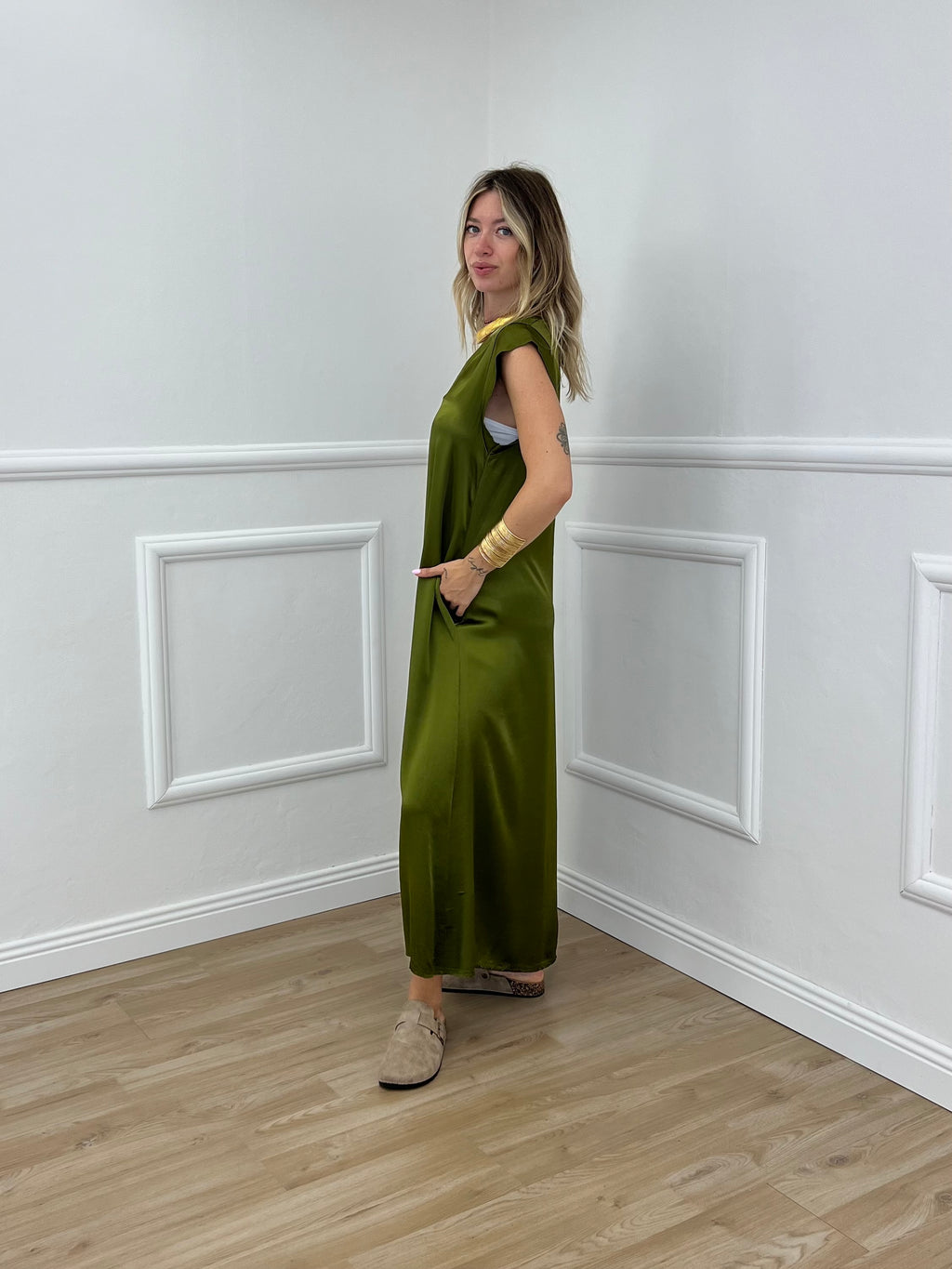 Vestito In Raso di Viscosa A00850 Verde Olio