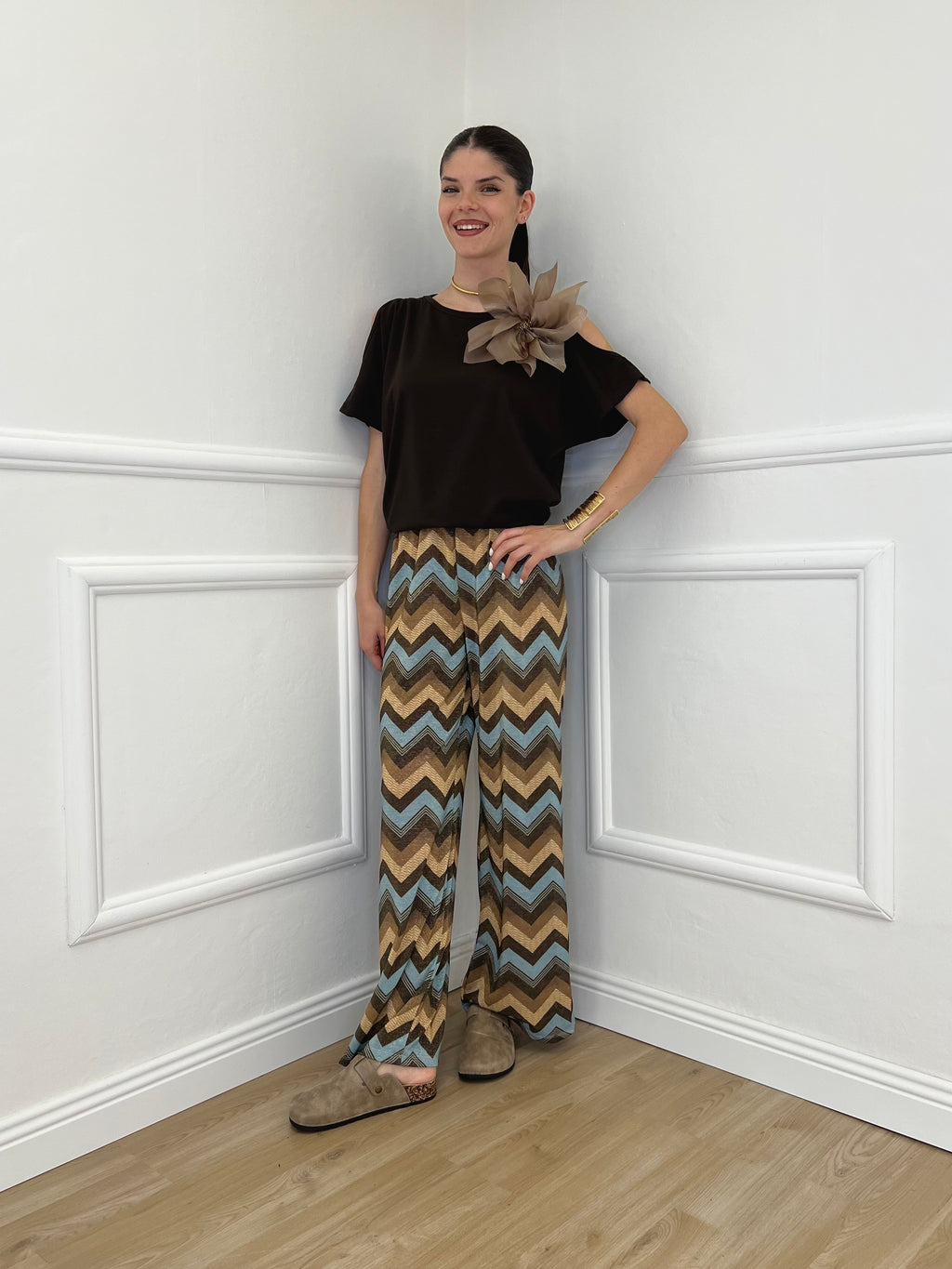 Maglia Cut Out Spilla Fiore 5688 Marrone