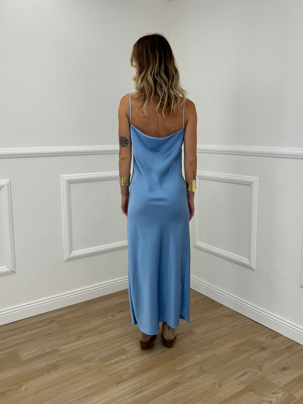Vestito Satinato Con Scollo Morbido 1502 Azzurro