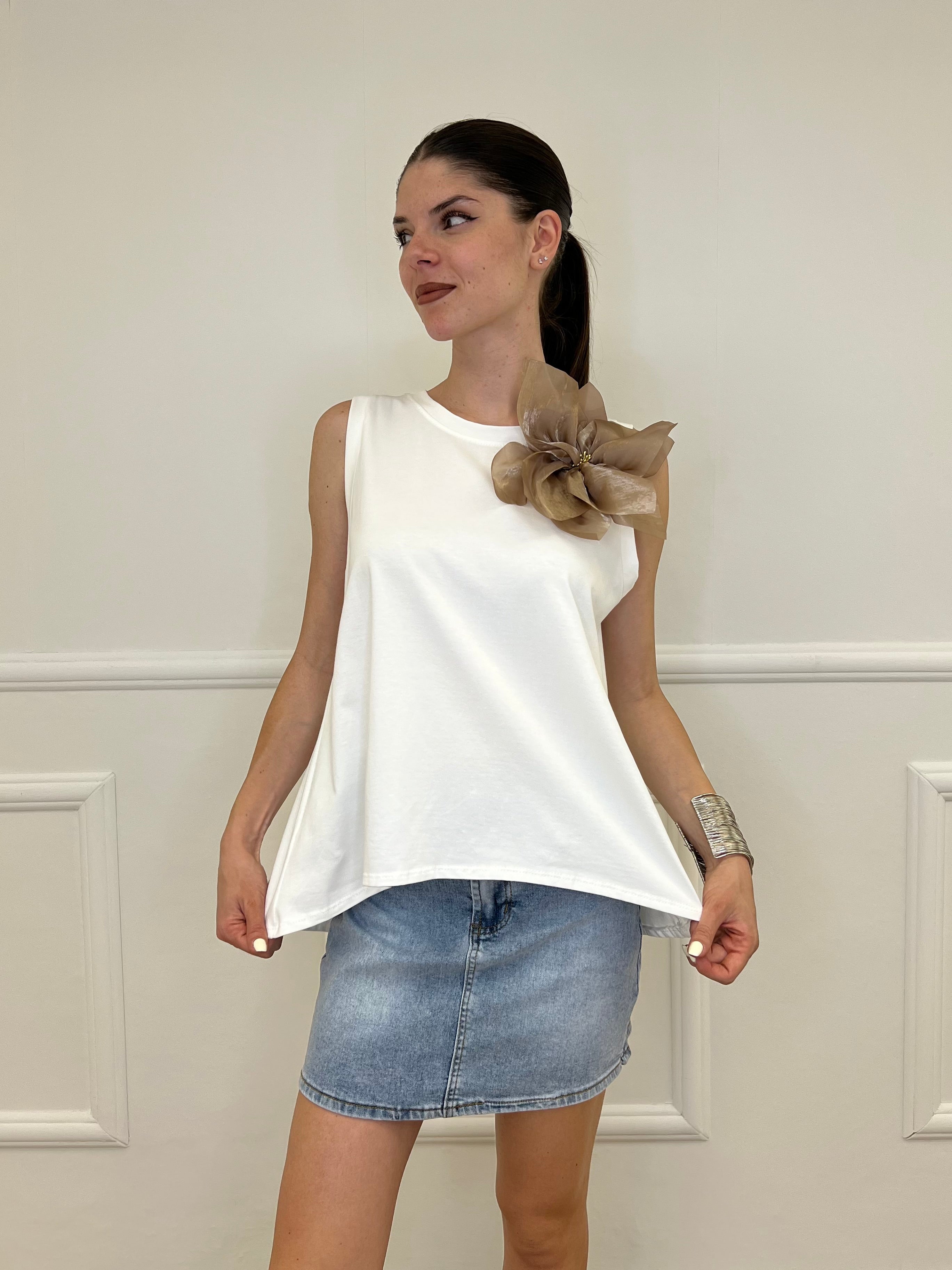 Maglia Smanicata Spilla Fiore 9688 Bianco